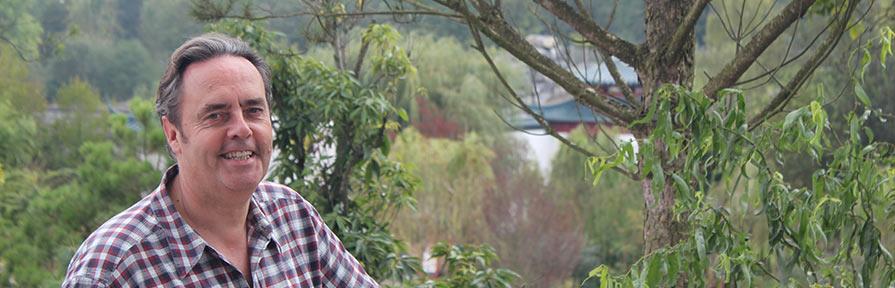 Photo of Marc Berghmans with a garden at the background
